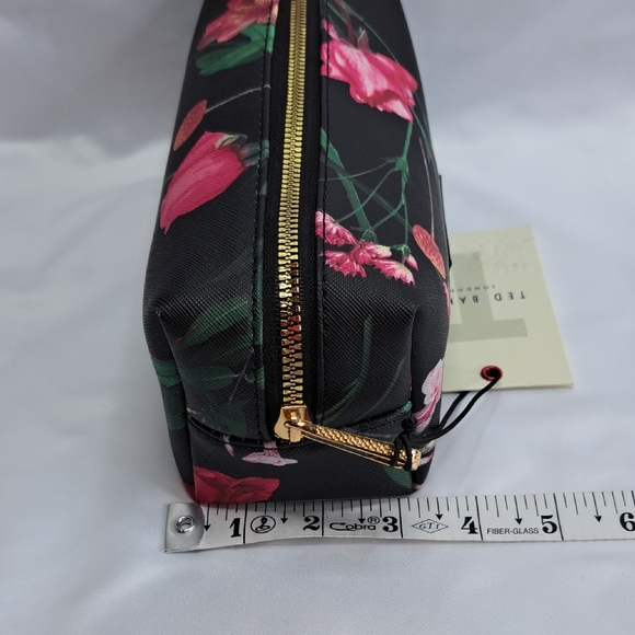 TED BAKER LONDON COSMETIC POUCH 'SCATTERED BOUQÙET' FĹORAL LOAF STYLE - Picture 13 of 16